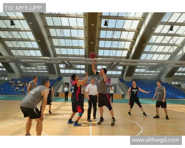 杨军谈篮球生涯:从青涩少年到职业球员的成长之路 杨军谈篮球生涯:从青涩少年到职业球员的成长之路