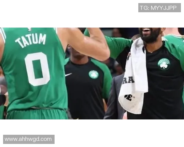 鹈鹕与篮网激战正酣球星对决引发球迷热议与期待